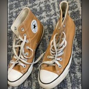 converse shoes Classic gold  men size 6 women size 8 shoes